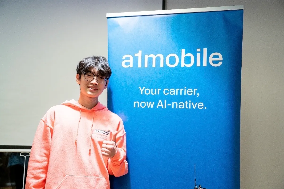 A participant beside the a1mobile banner